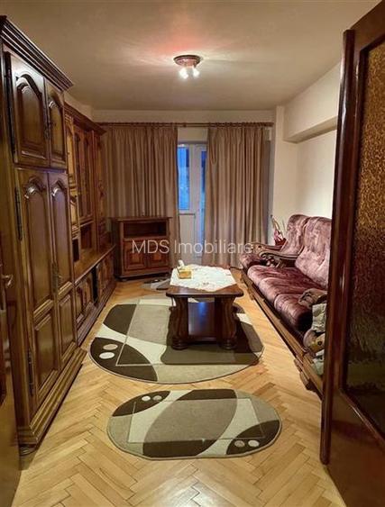 Decomandat cu 2 bai la etajul 1 aproape de Mall - 8