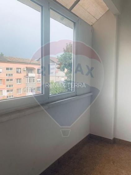 Apartament cu 3 camere de închiriat str. George Cosbuc - 10