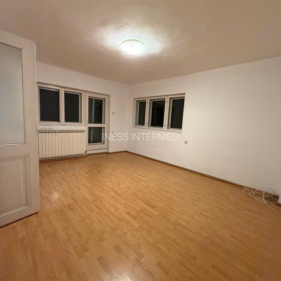 Unirii Marasesti - 4 camere nemobilate in vila - constructie 2000 - etaj 1/3 - 3