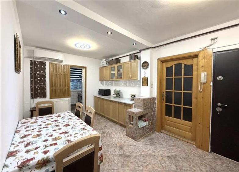 Decomandat cu centrala propie, mobilat - 8