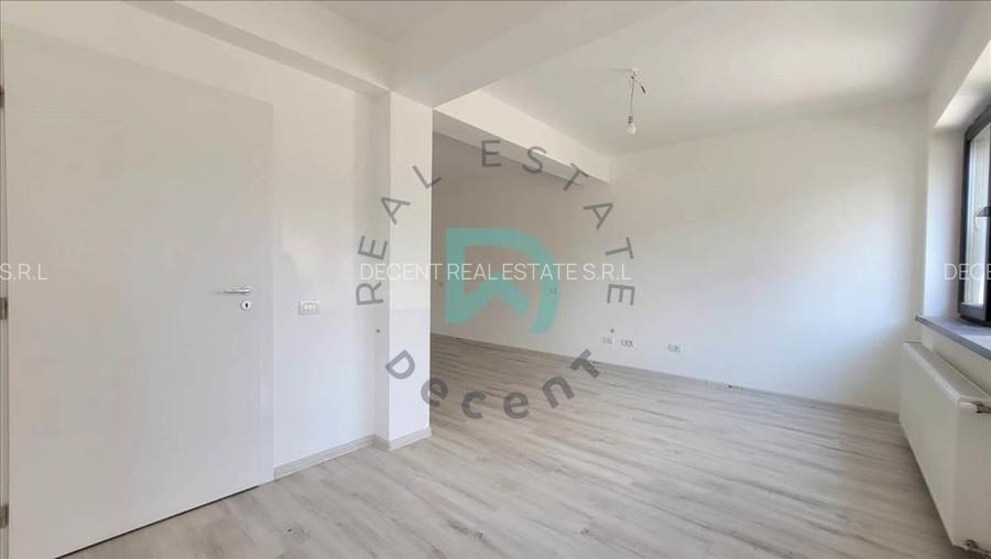 Studio,  47 mp, Tractorul - 10