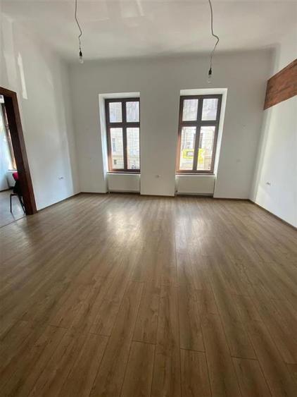 Inchiriez Spatiu Comercial cu intrare din Bulevard