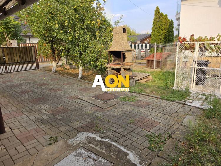 Casă 3 camere, 630 mp teren, zona Schit, Cetate