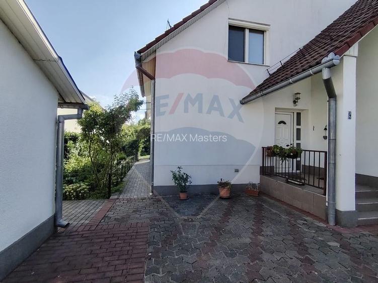 Casă / Vilă cu 8 camere de vânzare în zona Central - 31