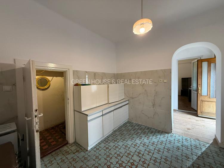 Casă spațioasă cu potențial de extindere, zona Judecatoriei - 33