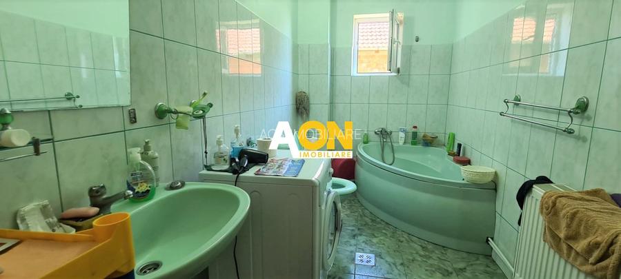 Vila pretabila pensiune + restaurant,  10 camere,  1000MP teren - 24