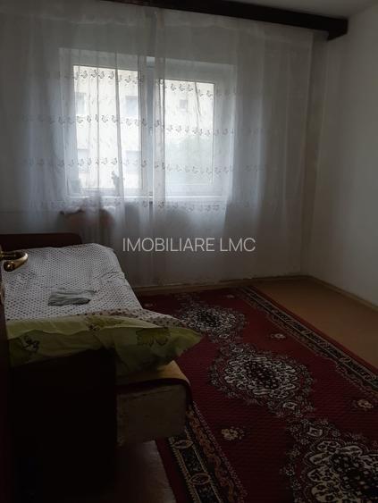 APARTAMENT DECOMANDAT 3 CAMERE - 3