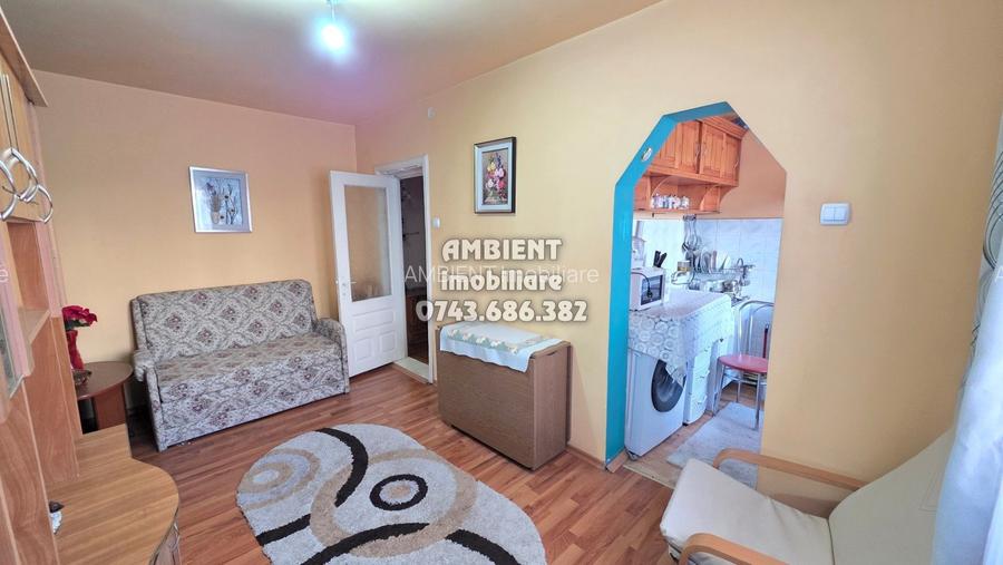 DE VÂNZARE - Apartament cu 3 camere, etaj 2, VASLUI zona NORD; - 4