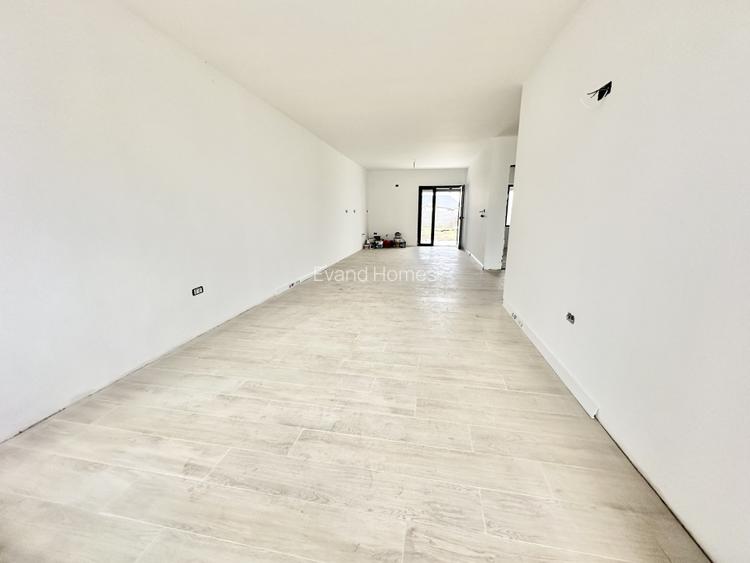 Duplex pe parter cu 3 camere - Bucovat - 2