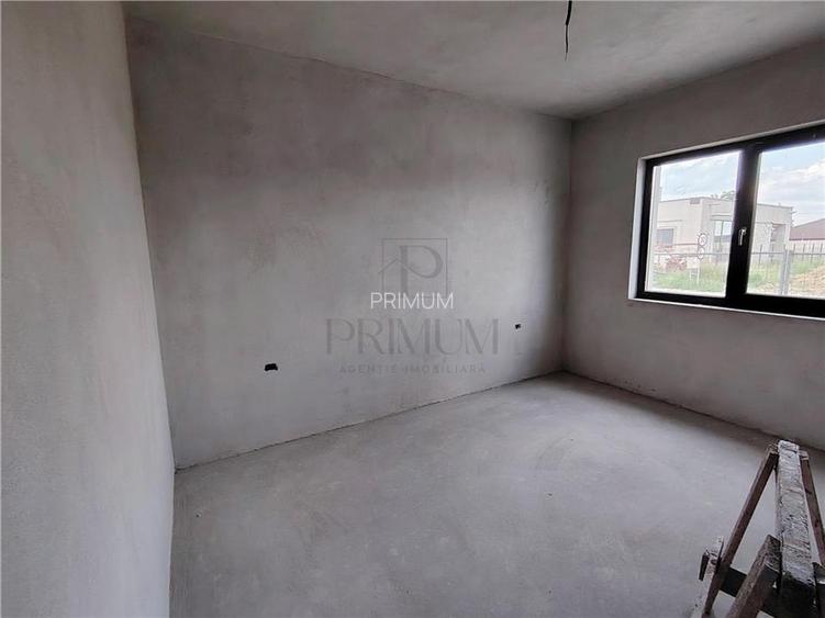 Duplex deosebit - asfalt in lucru - 3 bai - 2 dormitoare matrimoniale - 13