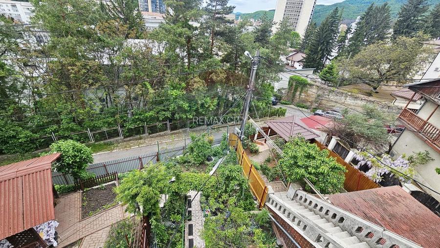 Apartament cu 3 camere de vânzare în zona Central - 2