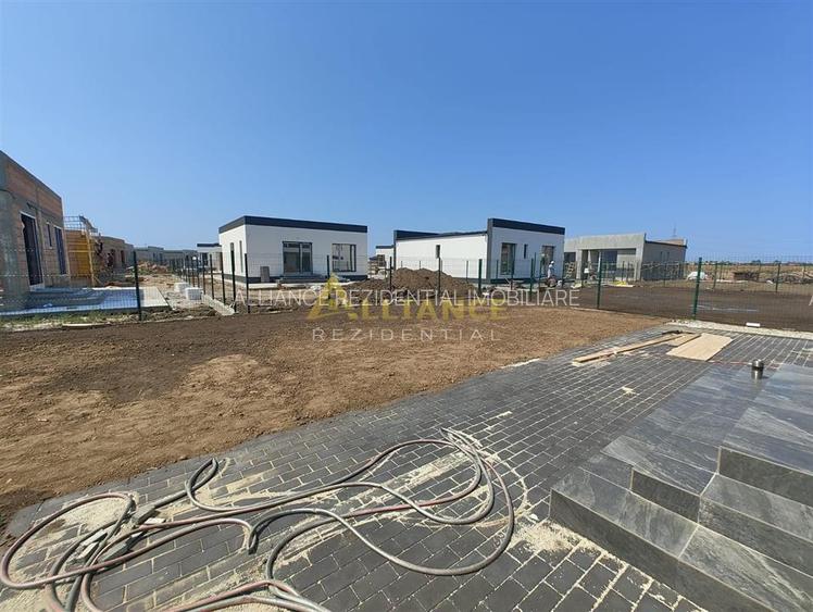 Casa Individuala - 3 camere - 2 bai - 356 mp teren - 14