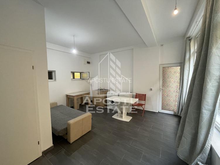 Spatiu comercial + loc de parcare,  22 mp,  Zona Soarelui - 3