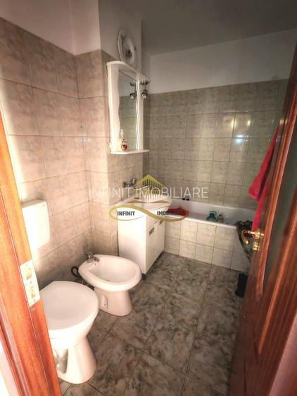 Se vinde apartament ce necesita renovare - 3 CAMERE,  2 BAI - 10