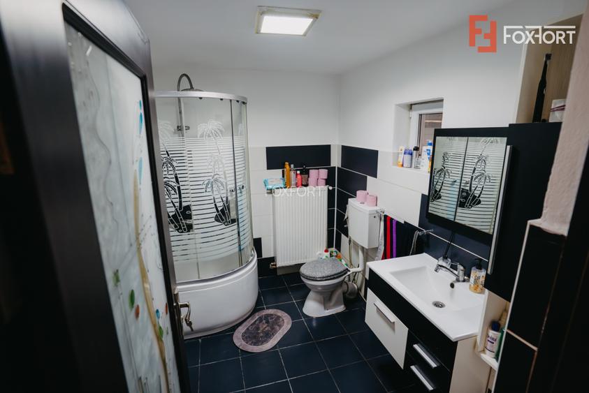 Casa individuala cu 8 camere si lac cu pesti, teren 4424 mp - Jebel - 9