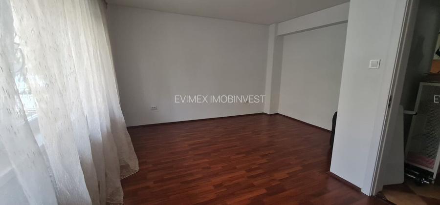 Mall Vitan Apartament spatios 3 camere cu centrala proprie - 4