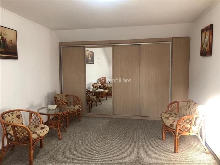 Casa individuala 5 Camere cu parcare doar pentru familii - 7