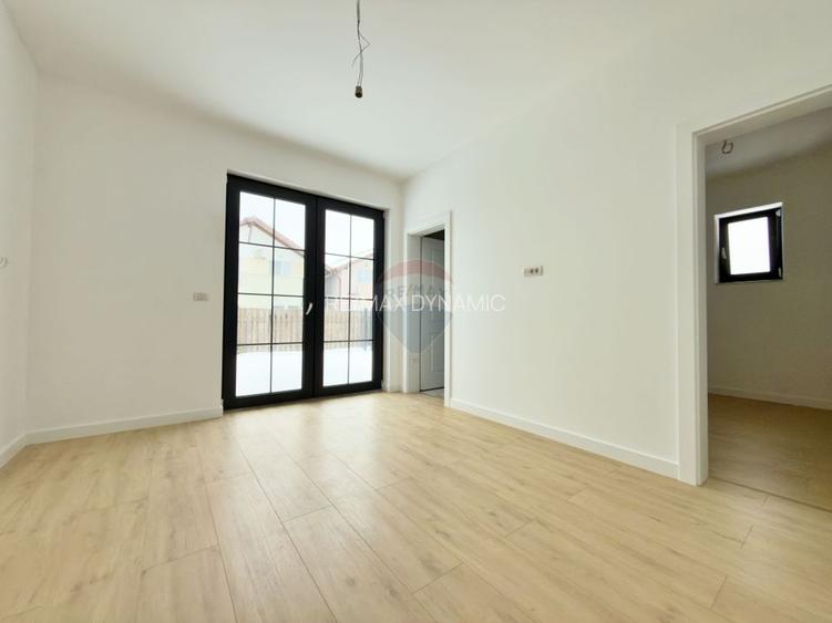 Vilă cu 4 camere de vânzare în Via Carmina - 10