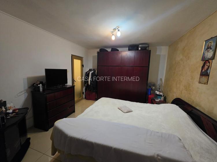 Apartament 3 camere decomandat Piata Brotacei - 137000 euro - 2