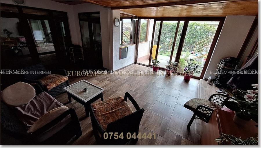 Vila+casa de vanzare zona Km 5 - 2