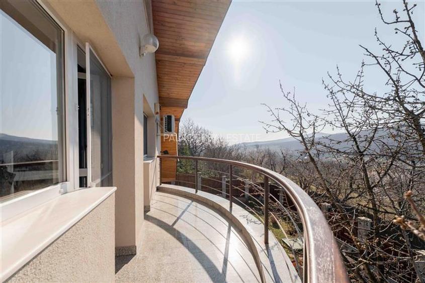 Casa de Lux in Livada cu Ciresi Eleganta, Confort si Panorama de Vis - 13