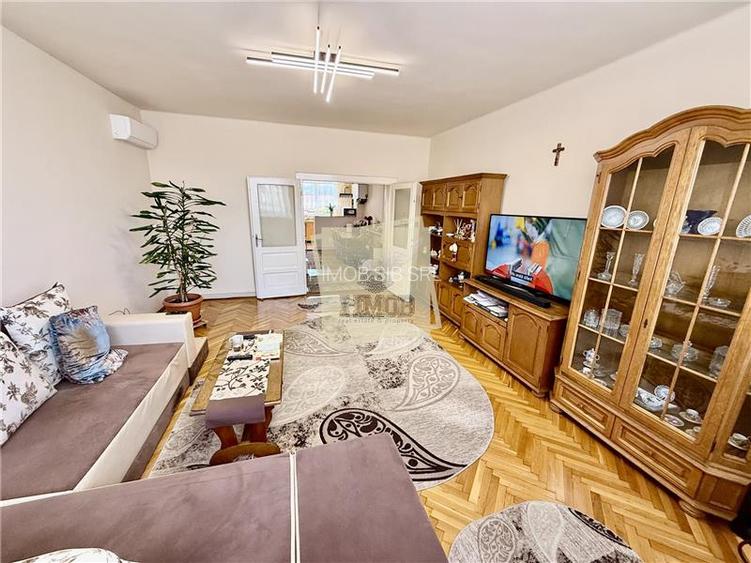 Apartament la casa cu 4 camere  182 mp curte 150mp Piata Cibin - 2