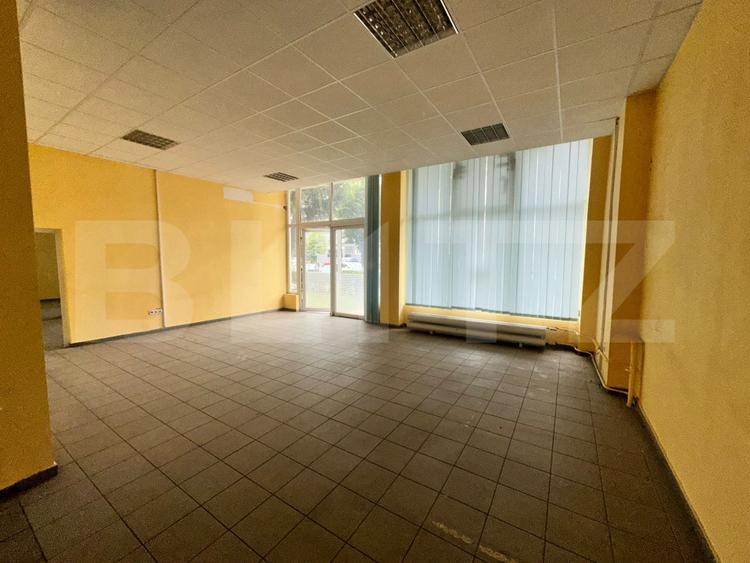 Spațiu comercial de închiriat, 120 mp, vitrină mare – zona Liceul Auto, Deva