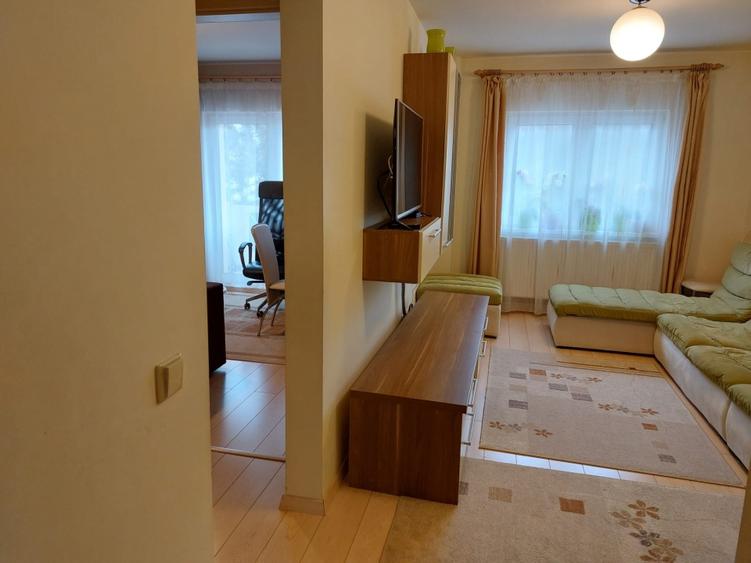Persoană fizică vând apartament 4 camere în Plopilor