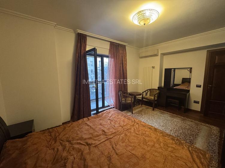 Apartament spatios cu vedere la parc, prima linie - 13