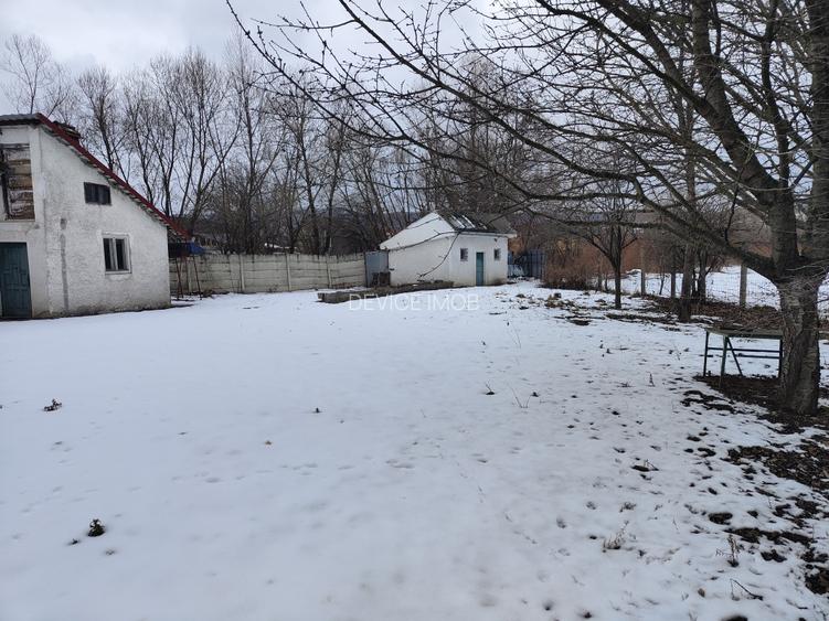 Casa singur in curte Vulcan -Central - 5