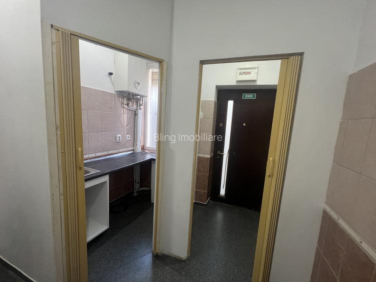 Spatiu de vanzare la strada  , 50 mp , 21 Decembrie  - 11