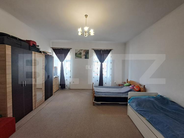 Casa saseasca renovata integral, 2200 mp teren, ideala pentru doua familii  - 11