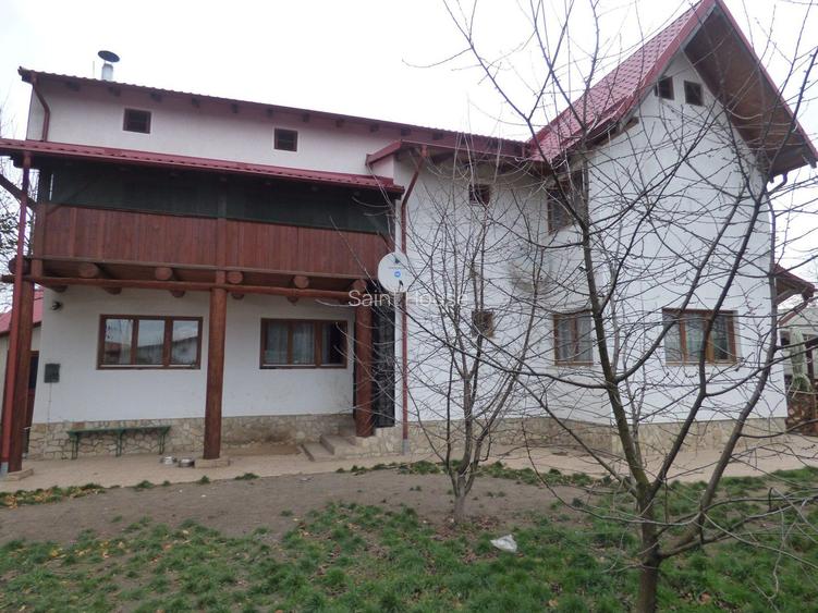 Vila cu 6 camere + 2 case + bazin inot+ 5.934 mp teren  com. Chichis - 21