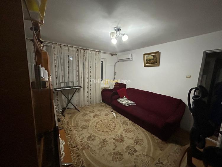 Apartament 3 camere Pacurari, etaj intermediar - 5