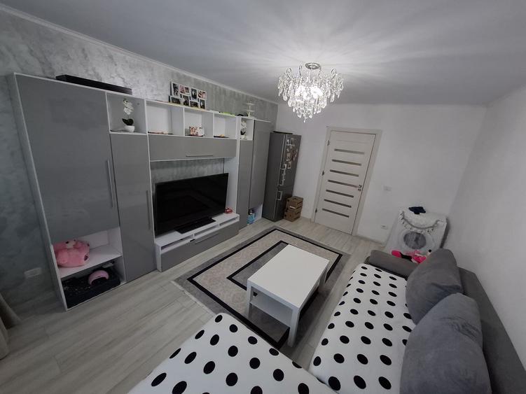 Garsonieră renovată zona Far