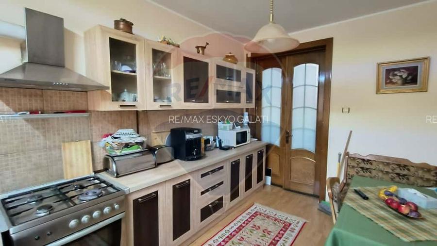 Casă cu piscină de vânzare în zona Piața Centrală Galați - 11