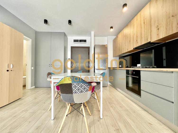 NOU/ PRIVELISTE SUPERBA/ SCOALA AMERICANA - 13