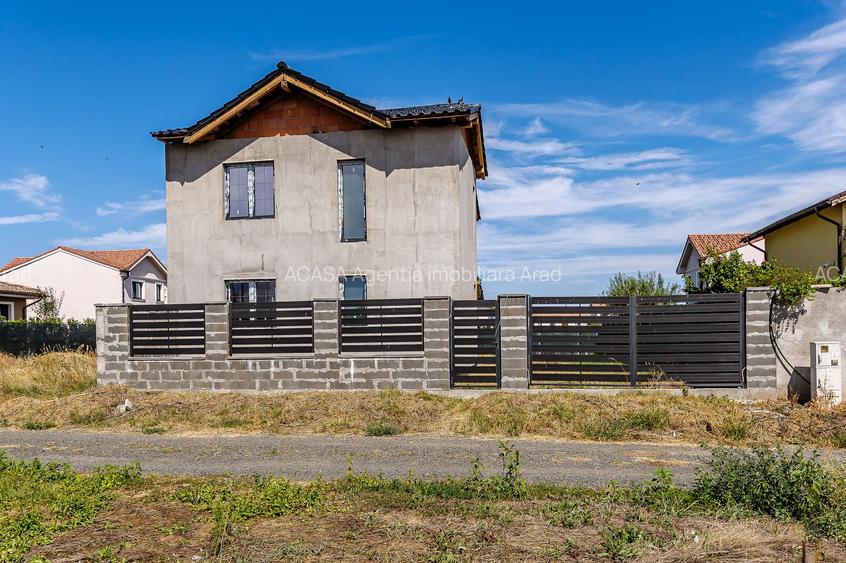 Casă nouă, parțial finalizată – Str. Constituției, Aradul Nou - 2