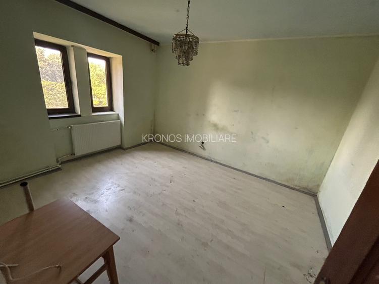 GARA-BCR 3 CAMERE DECOMANDAT 81 MP. 2 BALCOANE, VEDERE PORT, BLOC SOLID AN 1986 - 8