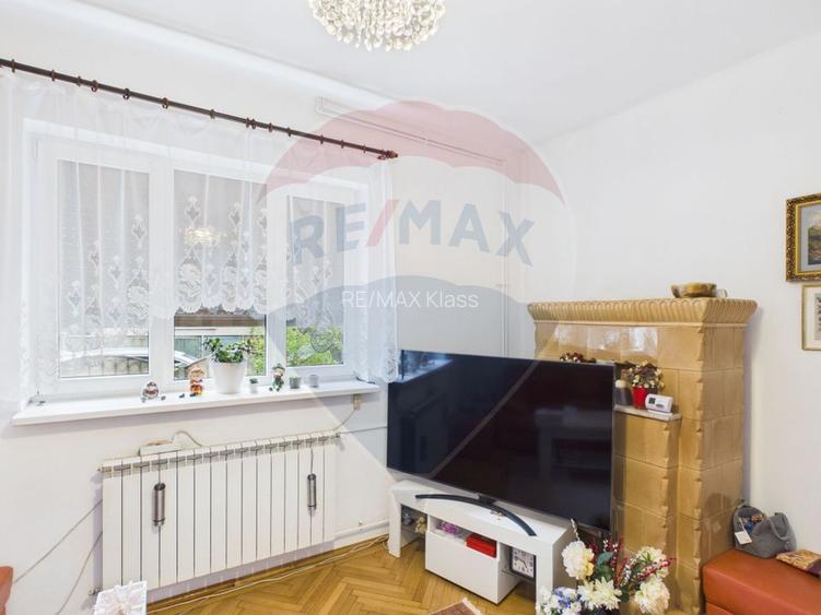 Vila generoasa cu 5 camere si curte, de vanzare in zona 13 Septembrie - 12