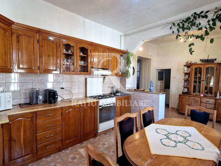 Casa cu 6 camere de vanzare | Teren 557 mp | Salonta | Bihor