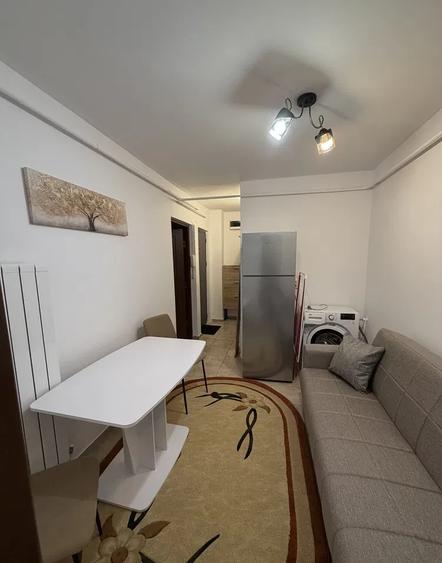 Apartament renovat de vânzare în Nicolina 1 aproape de Centru