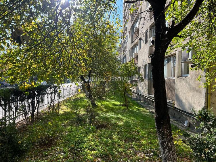 Garsoniera, etaj 2/10, zona Titan, gata de mutare, Comision 0 - 6