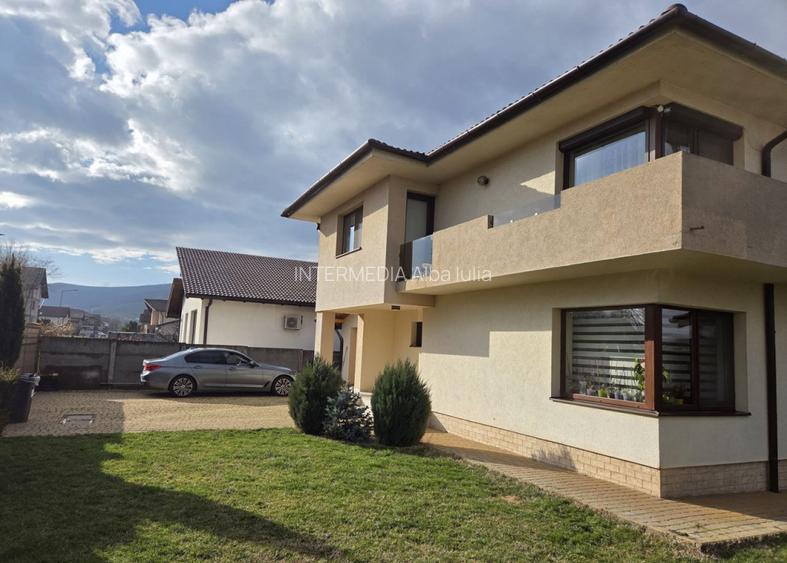 Casa 3 camere P+1 CETATE Alba Micesti Terasa 500 mp. Teren Asfalt Utilitati - 2