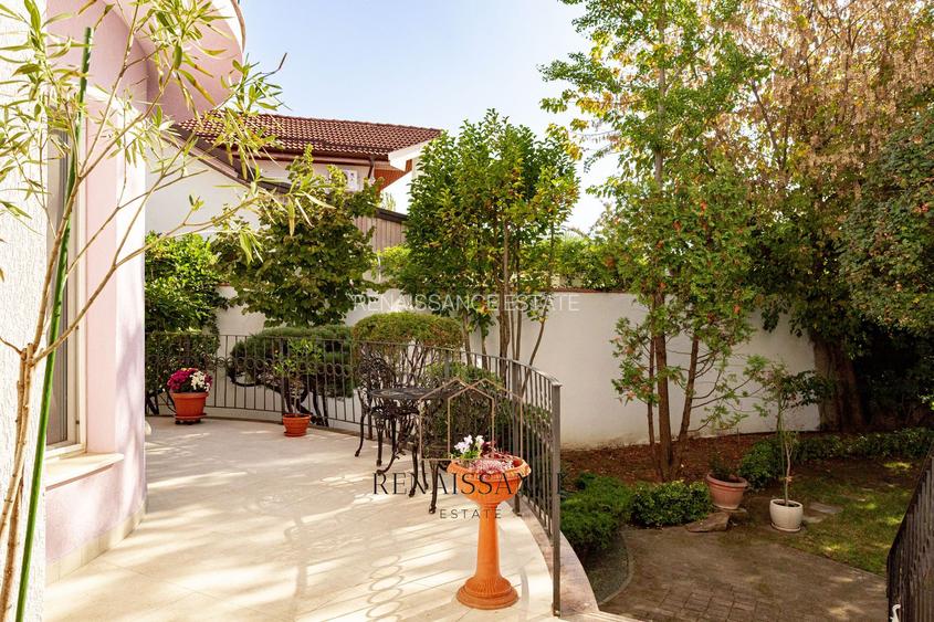 Timisoara - Girocului Vila 12 Camere 4 Bai | 497mp Utili 1373mp Teren - 33