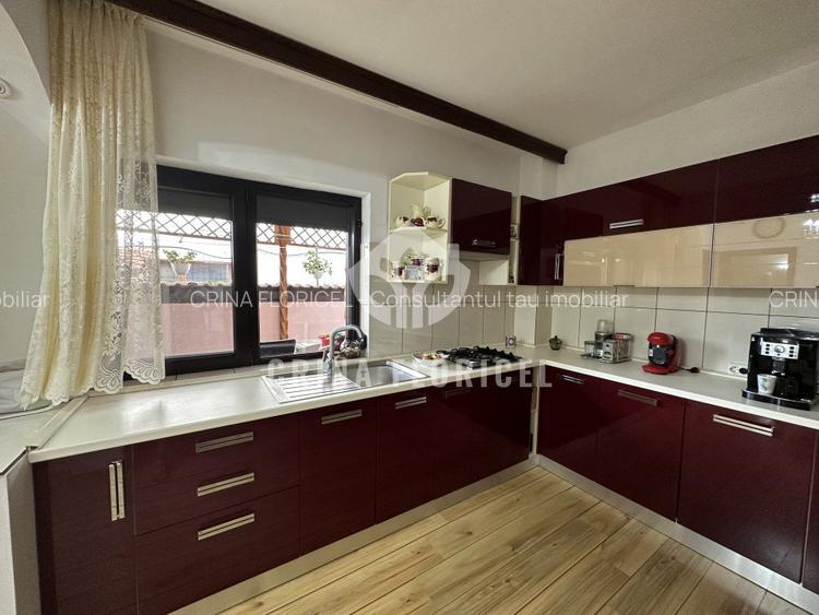 Vanzare vila cu trandafiri in suprafata de 220 mp , teren 536 mp din Domnesti - 17