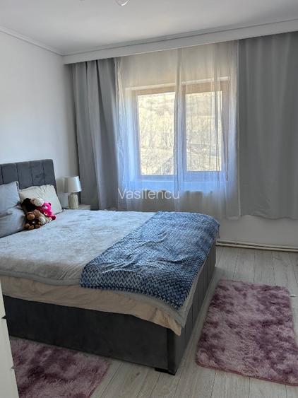 Casă modernă și spațioasă, gata de mutat – 6400 mp teren, terase și garaj – 399. - 3