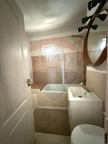Apartament cu 4 camere de vânzare în zona 1 Mai - 12
