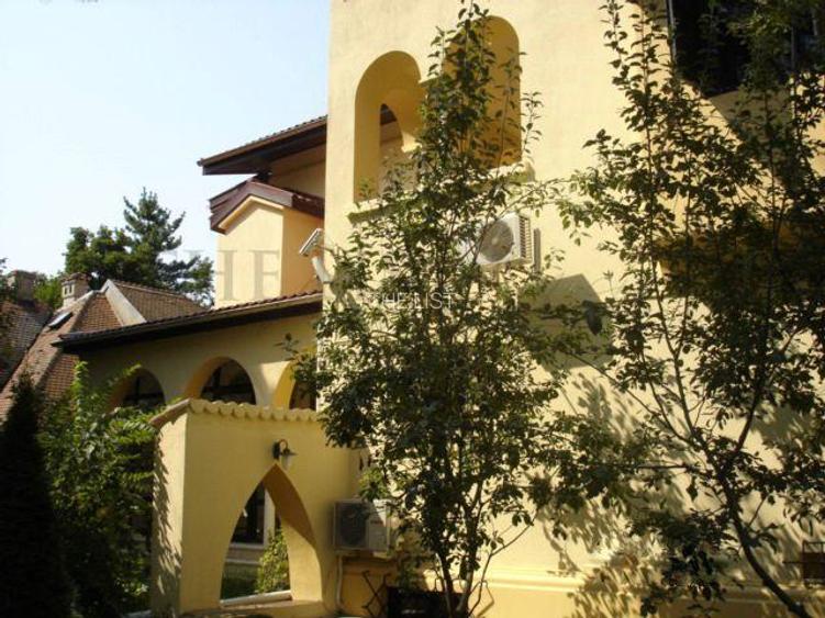 De Inchiriat | Vila cu arhitectura speciala | Piata Aviatorilor - 2