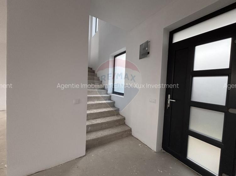 Casă / Vilă cu 4 camere de vânzare - 3